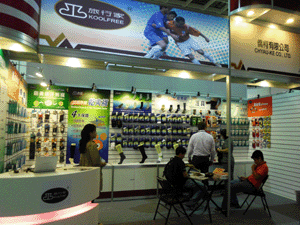參展商僑柯公司展位(J112)佈置及洽談|2011年台北國際體育用品展(0427~0430)