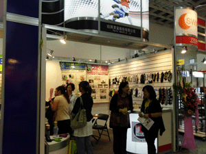 參展商珀興公司展位(J205)佈置及洽談|2011年台北國際體育用品展(0427~0430)